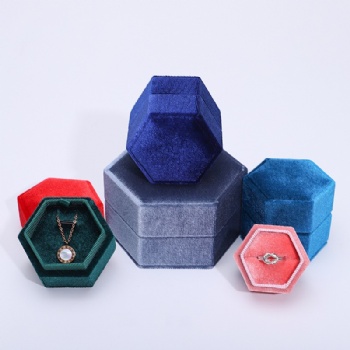 JV-18 velvet jewelry box